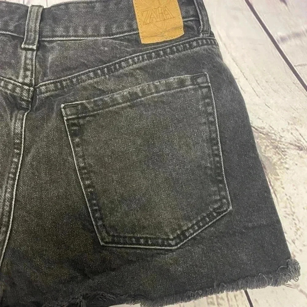 Zara short black distressed jean short‎ women’s size 6 - Picture 3 of 8